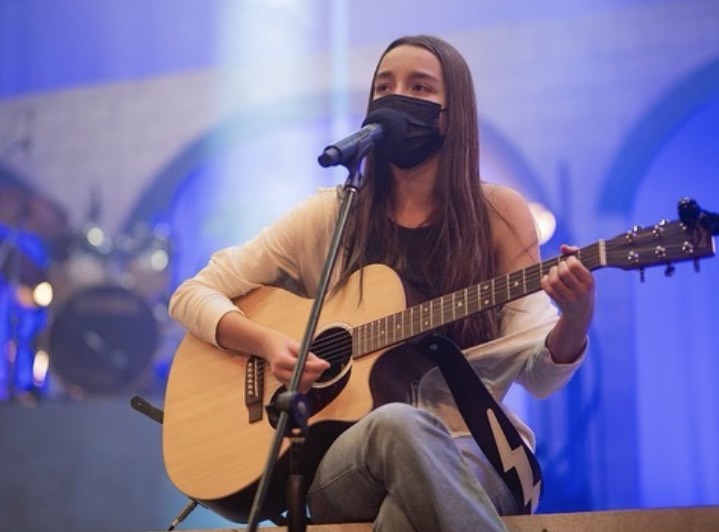 Hannah Cohen, Junior in the Songwriting Club, performs at STUNTS.